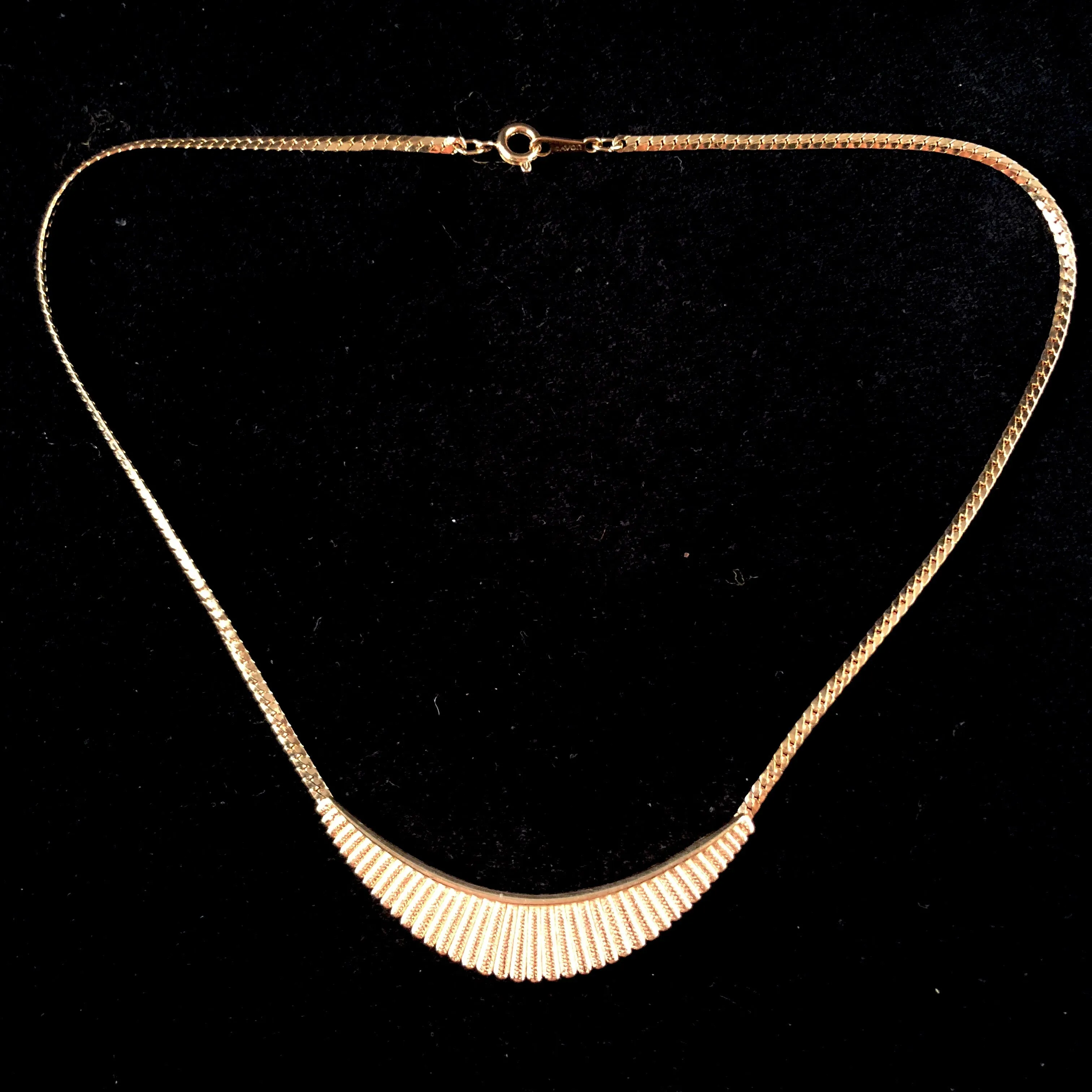 1984 Avon Pleated Crescent Necklace