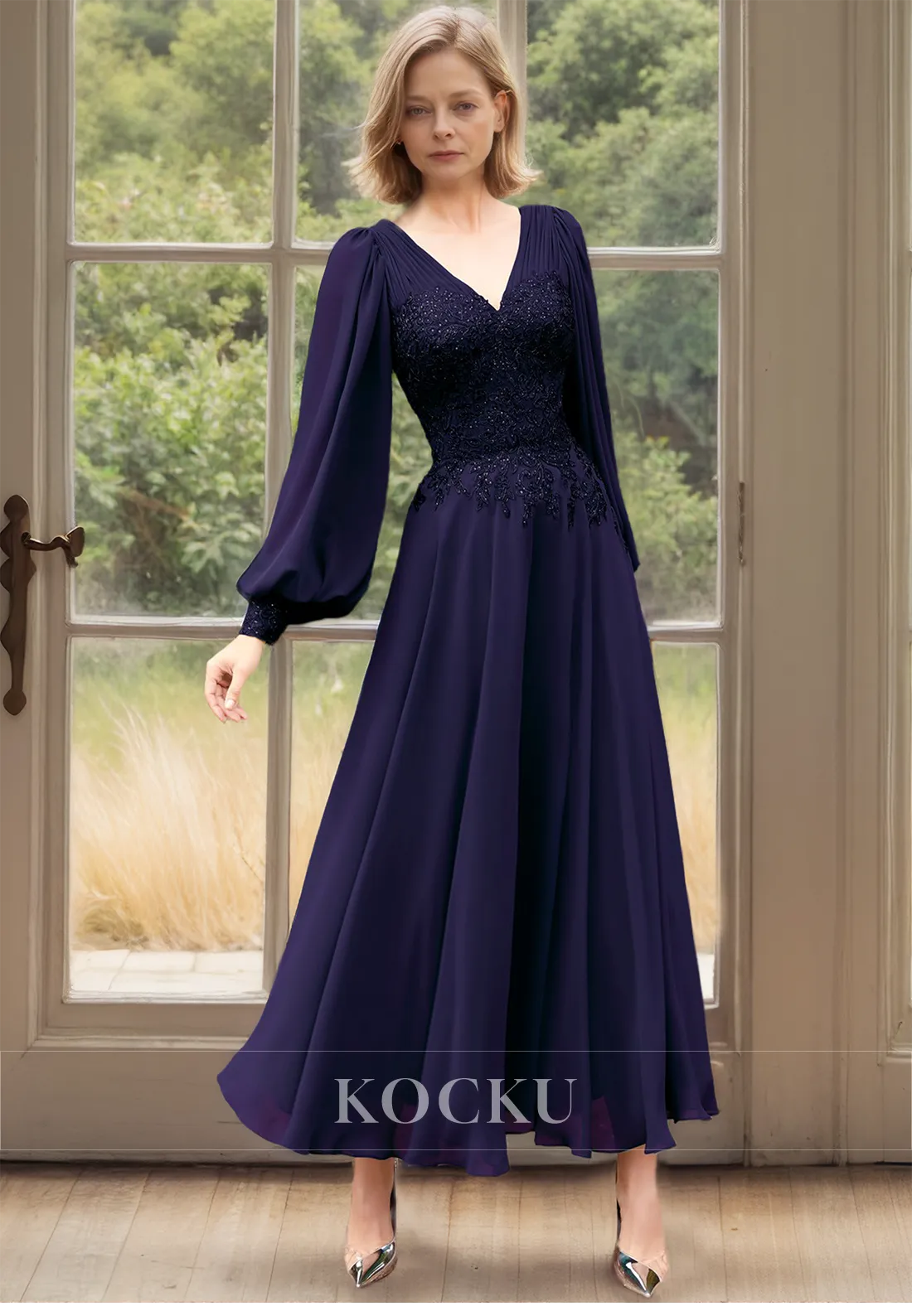 A-Line Long Sleeves V-Neck Beaded Pleats Chiffon Mother of Bride with Appliques Cocktail Dress