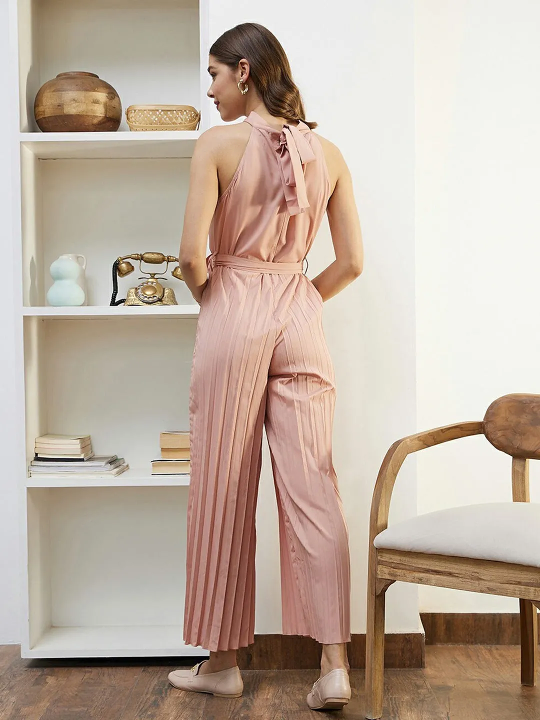 Berrylush Women Solid Light Pink Halter Neck Sleeveless Waist Tie-Up Pleated Culotte Jumpsuit