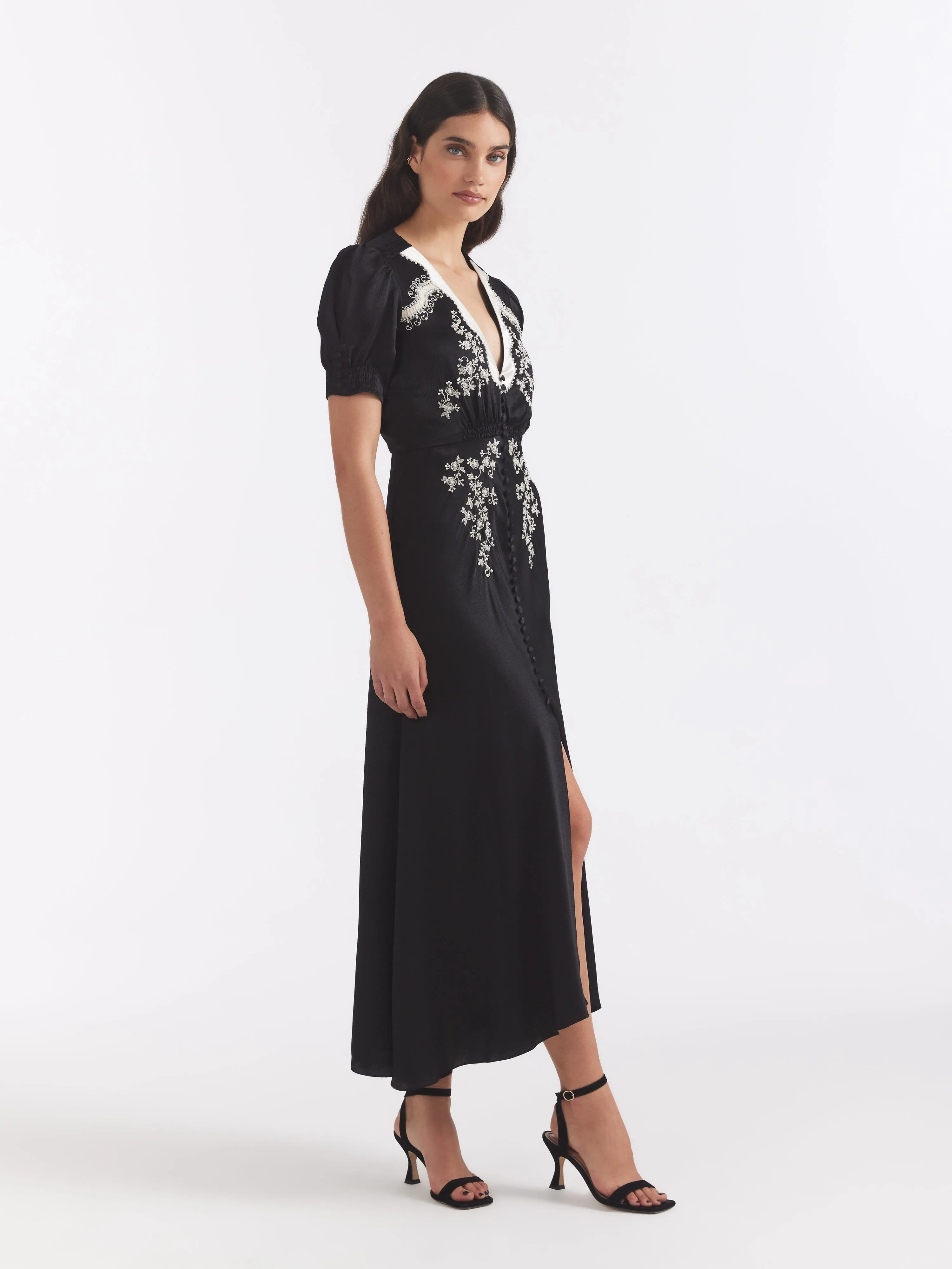 Lea Long Dress in Black Pleated Bouquet