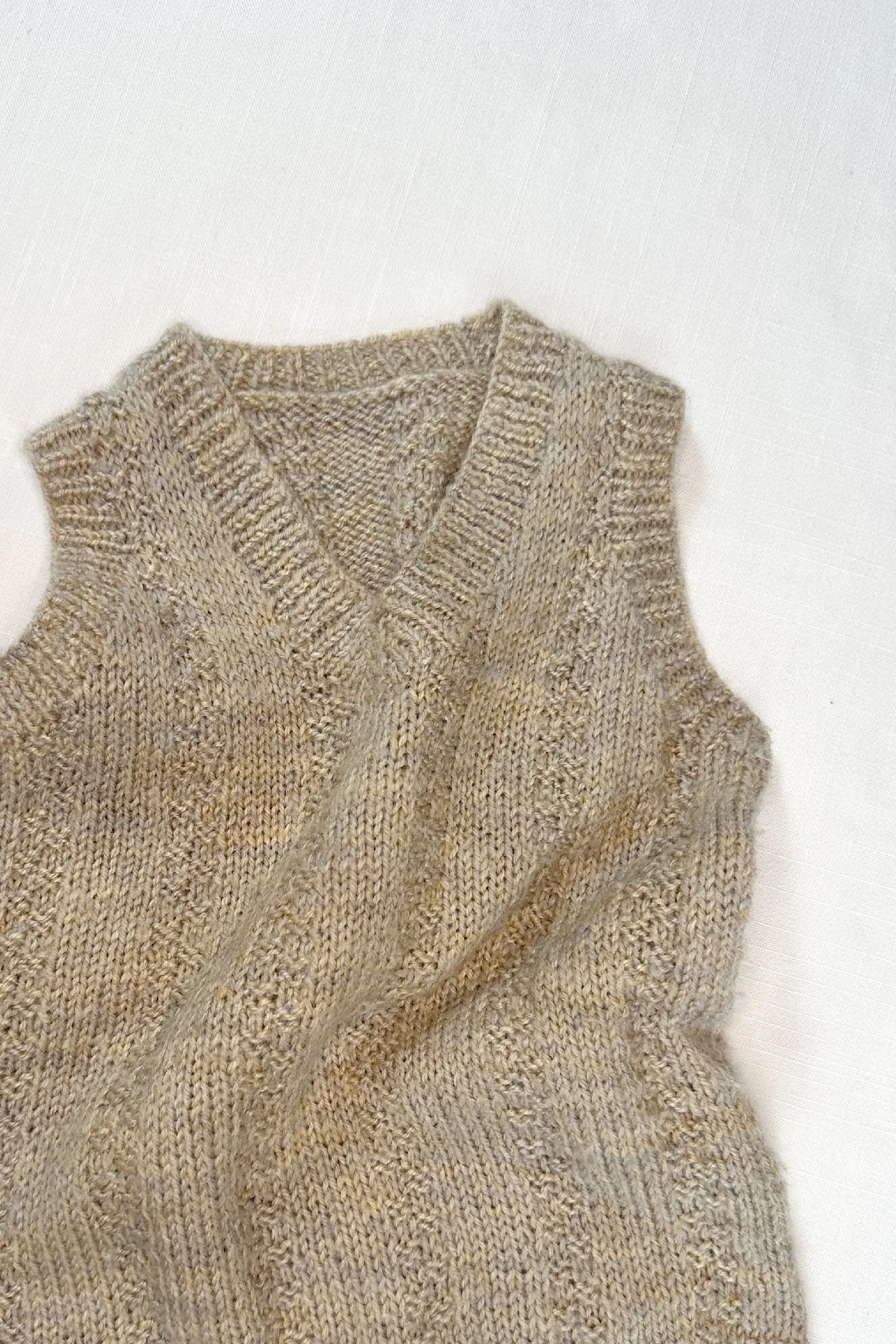 MINI: HAND-KNITTED V-NECK SWEATER VEST