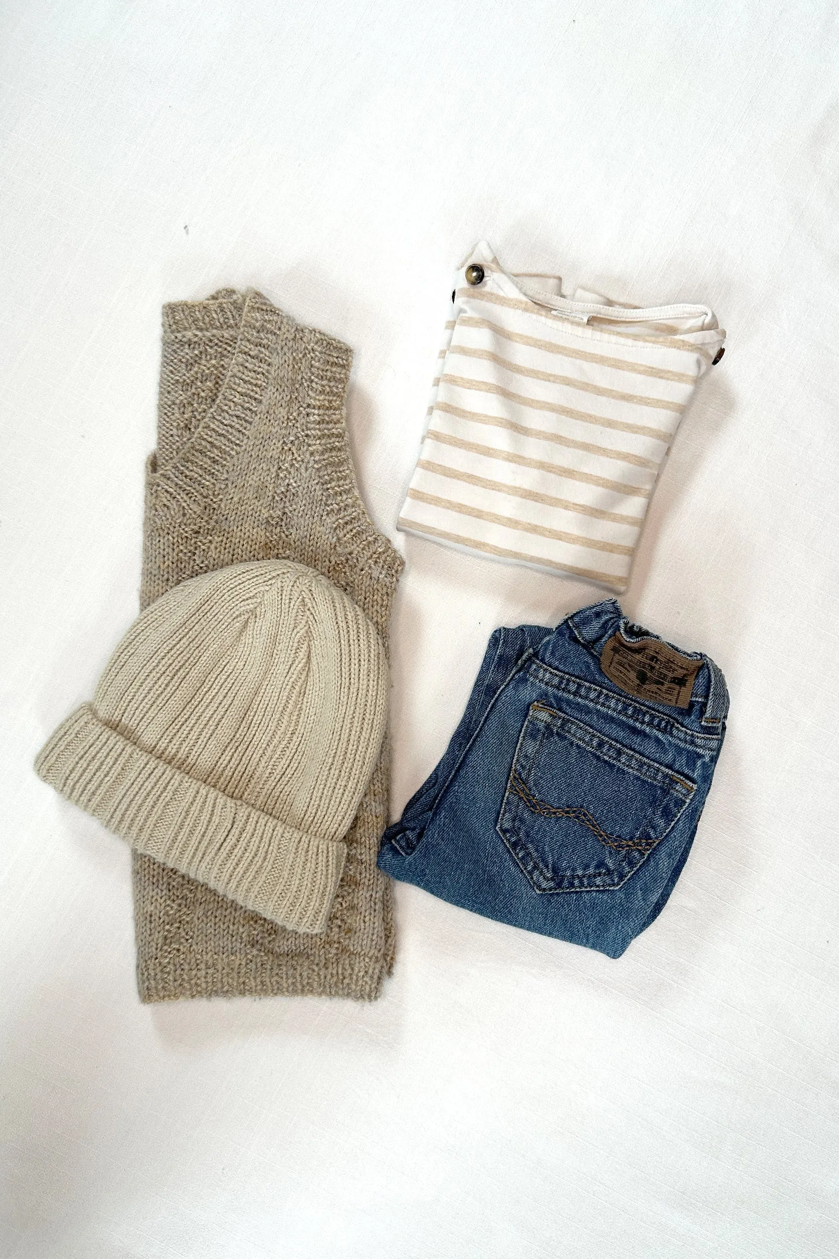 MINI: HAND-KNITTED V-NECK SWEATER VEST