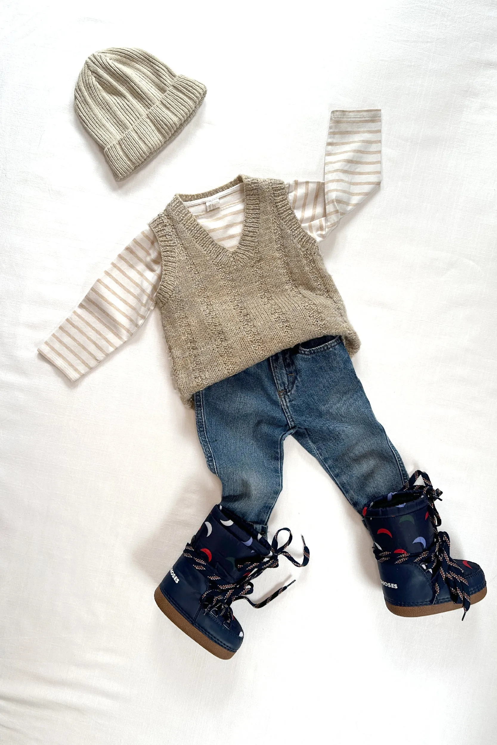 MINI: HAND-KNITTED V-NECK SWEATER VEST