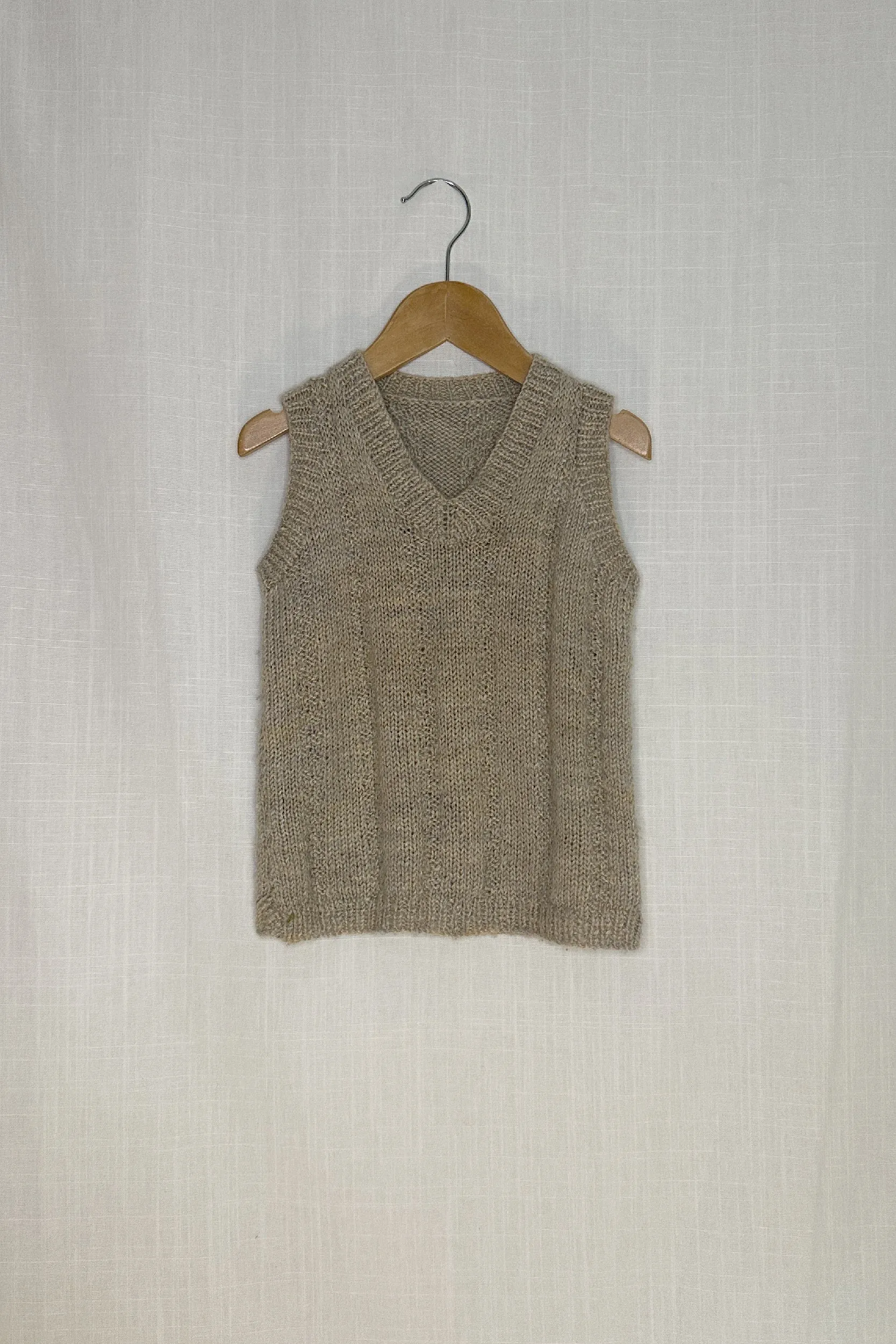 MINI: HAND-KNITTED V-NECK SWEATER VEST