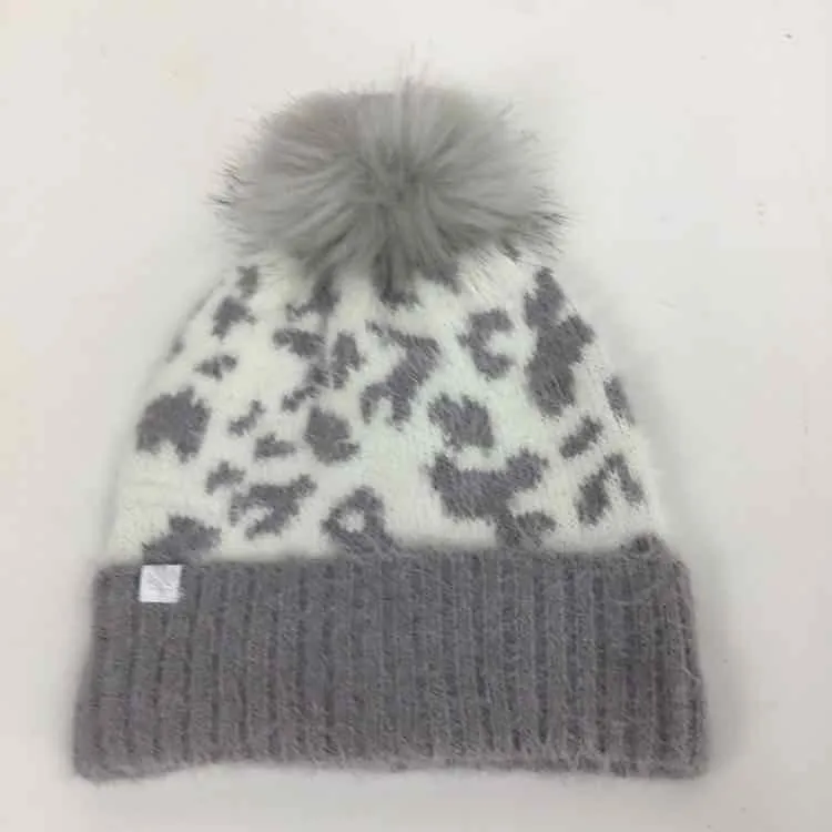 Molly Bracken gray/white NWT Knit Spotted Pom Hat