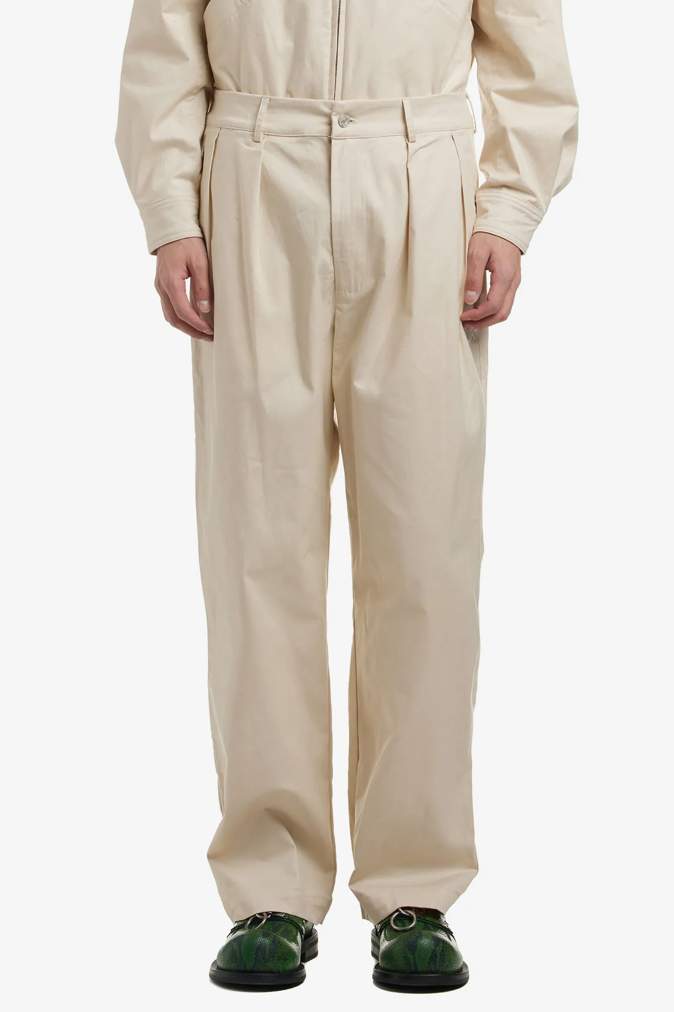 PLEATED CHINOS