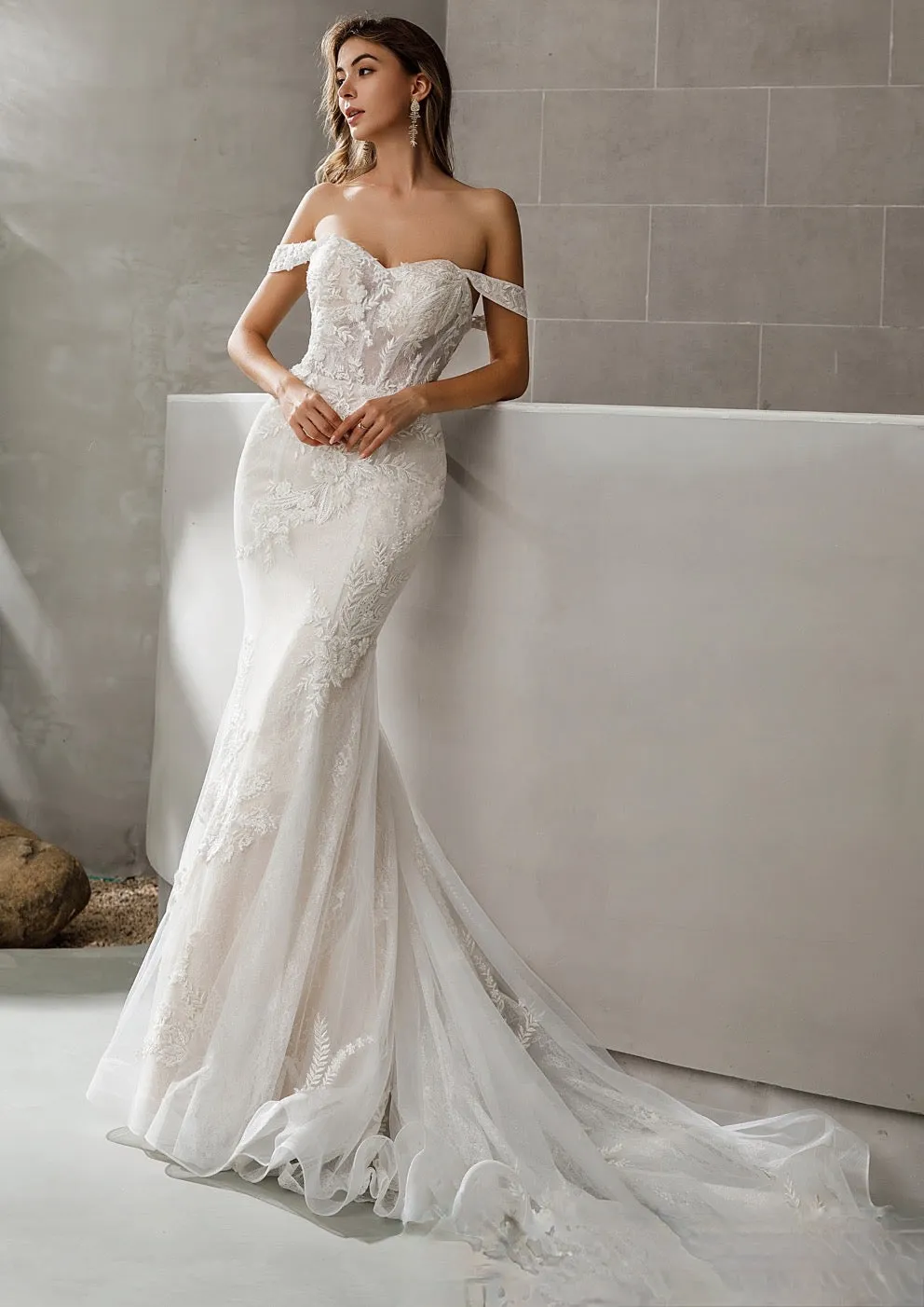 Romantic Sweetheart Neckline Bridal Gown With Illusion Bodice