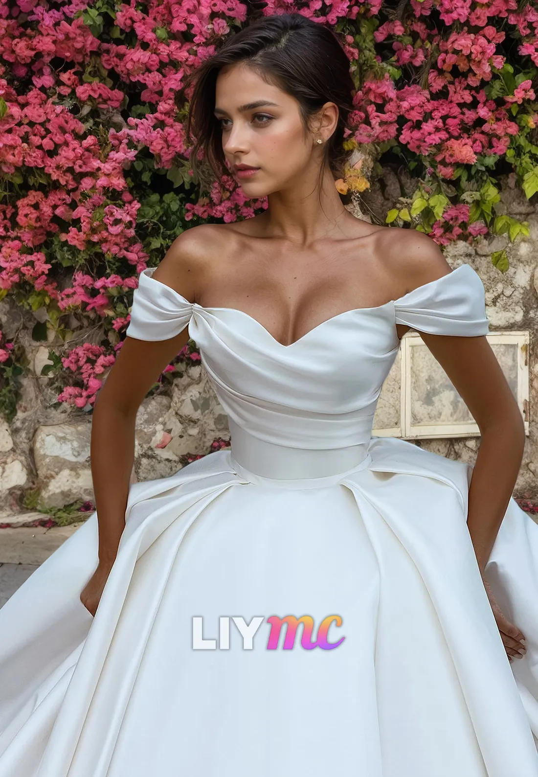 Scoop Strapless Sleek Pleated A-Line Wedding Dress