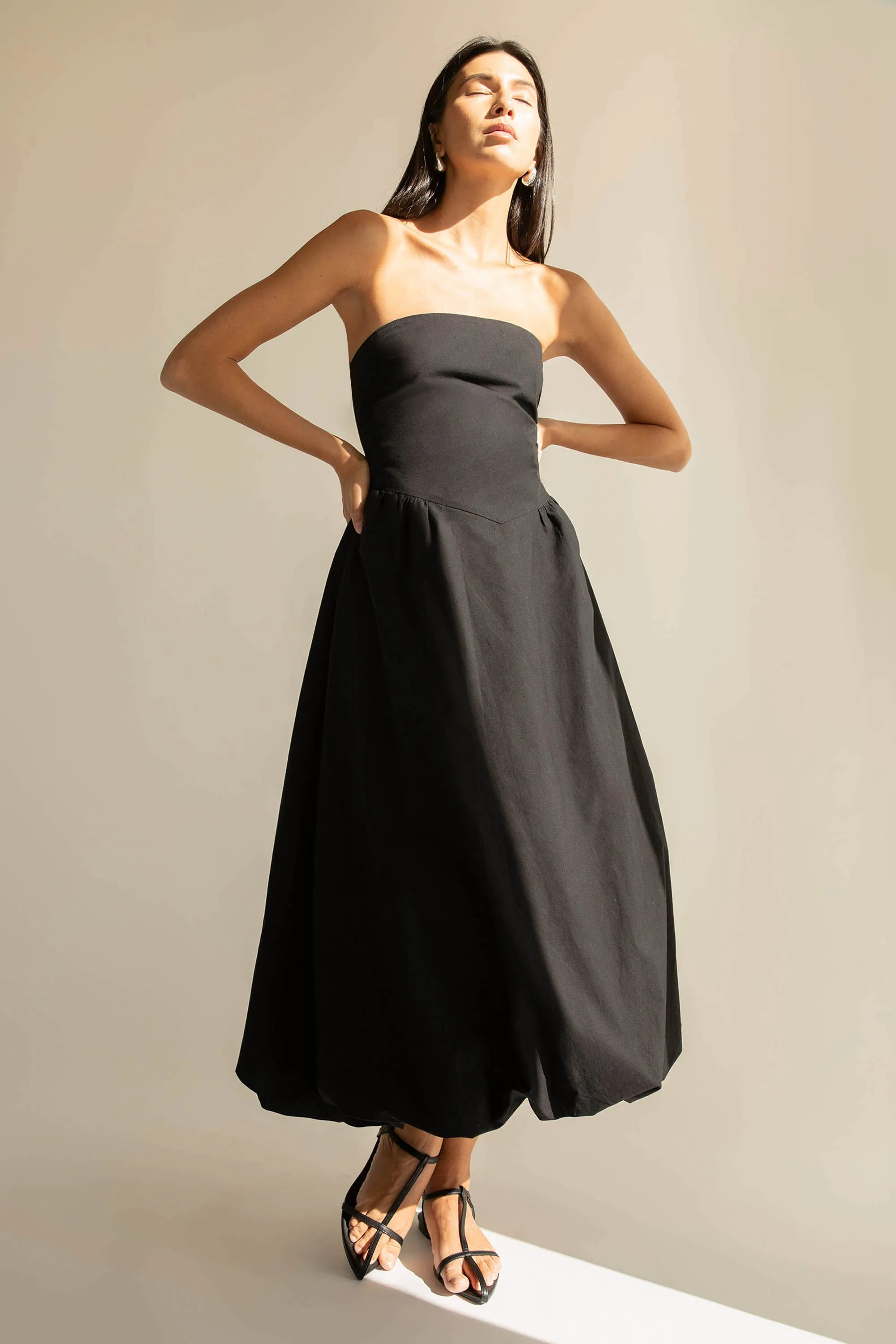 STRAPLESS BUBBLE HEM DRESS