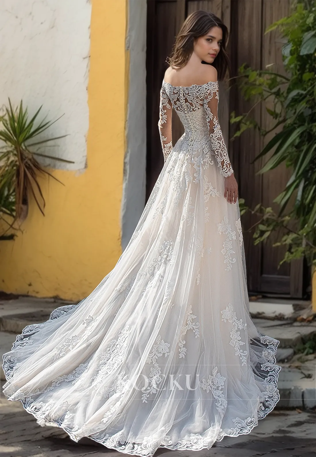 Tube Top A-Line Long Sleeves Sweep Train Pleated Lace Bridal Gowns with Appliques Wedding Dress